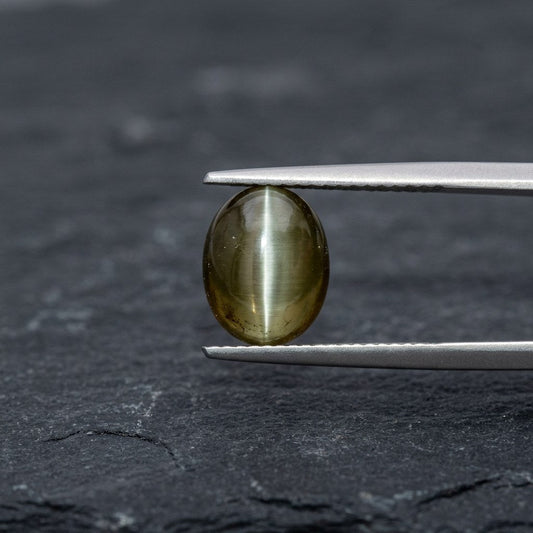 Lehsunia — Cat's Eye — certified loose stone, studio macro | Kubair