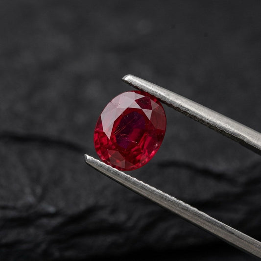 Manik — Natural Ruby — certified loose stone, studio macro | Kubair