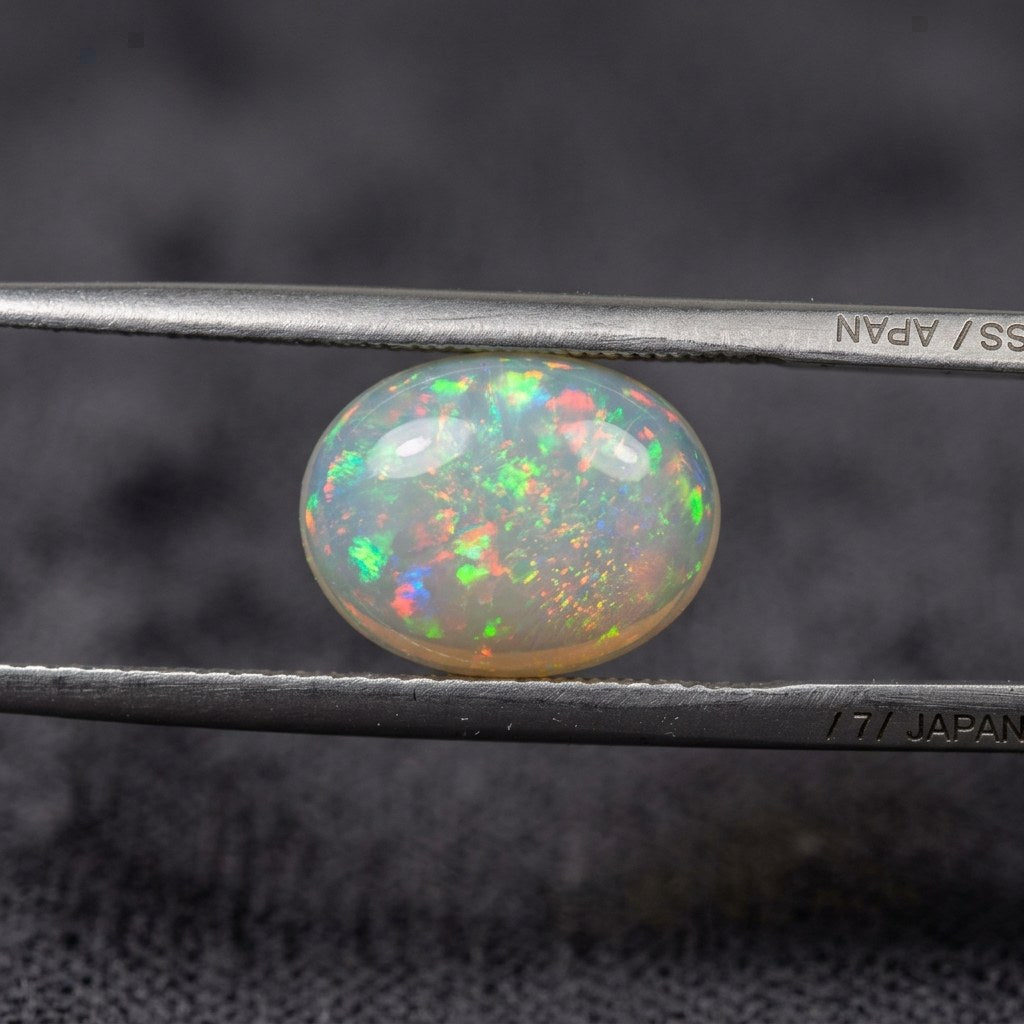 Opal — White Opal — certified loose stone, studio macro | Kubair